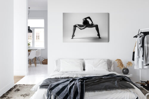Obraz na płótnie Tancerka w pozie dynamicznej  Premium Canvas - obrazek 7