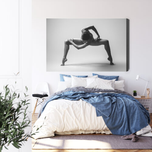 Obraz na płótnie Tancerka w pozie dynamicznej  Premium Canvas - obrazek 3