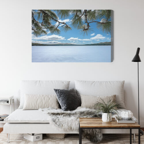Obraz na płótnie Zimowy krajobraz z jeziorem i sosnami Premium Canvas - obrazek 4