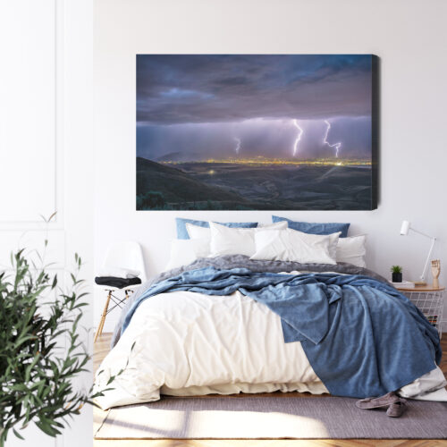 Obraz na płótnie Burza nad miastem Nocny krajobraz i pioruny  Premium Canvas - obrazek 3