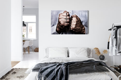 Obraz na płótnie Modlitwa z różańcem Symbol wiary i skupienia  Premium Canvas - obrazek 7