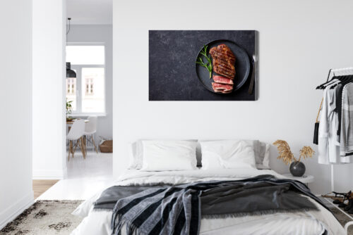 Obraz na płótnie Fotografia Stek z rozmarynem na ciemnym tle Premium Canvas - obrazek 7