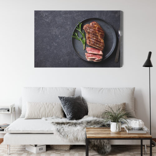 Obraz na płótnie Fotografia Stek z rozmarynem na ciemnym tle Premium Canvas - obrazek 4