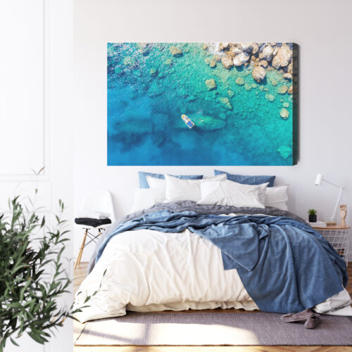 Obraz na płótnie Natura Łódka przy skalistym wybrzeżu Premium Canvas - obrazek 3