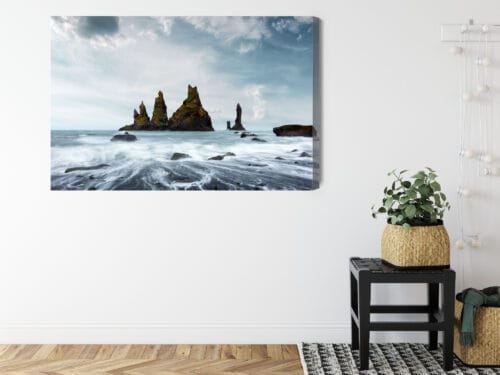 Obraz na płótnie Natura skały w oceanie przy Reynisfjara Premium Canvas - obrazek 8