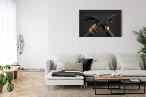 Obraz na płótnie Sztuka Czarne dłonie ze złotymi bransoletami Premium Canvas - obrazek 6