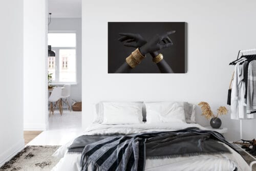 Obraz na płótnie Sztuka Czarne dłonie ze złotymi bransoletami Premium Canvas - obrazek 7