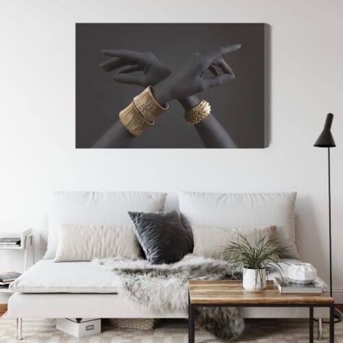 Obraz na płótnie Sztuka Czarne dłonie ze złotymi bransoletami Premium Canvas - obrazek 4