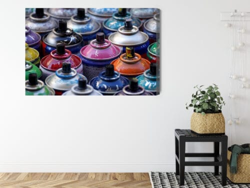 Obraz na płótnie Fotografia Puszki sprayu z bliska Premium Canvas - obrazek 8