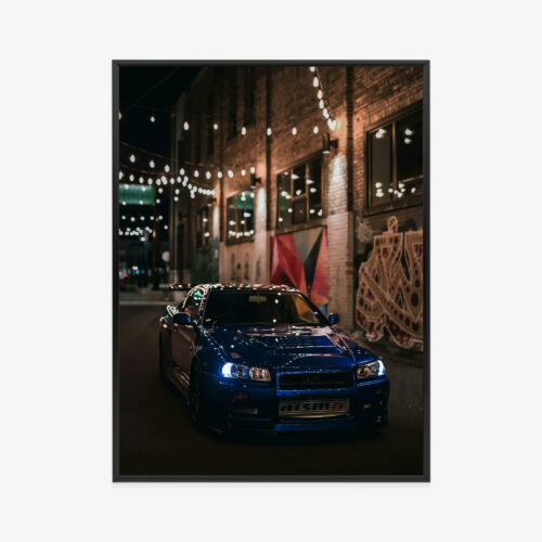 Plakat w ramie sportowego niebieskiego auta w nocy Premium