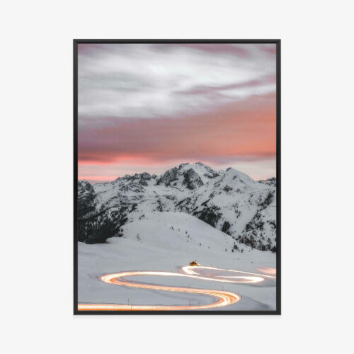 Plakat w ramie Góry Zima Zakręt o zmierzchu Premium